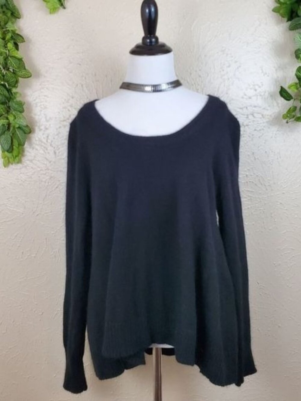 Victoria's Secret Soft Black Mohair Fuzzy Long Sleeve Pullover Sweater Size Medi